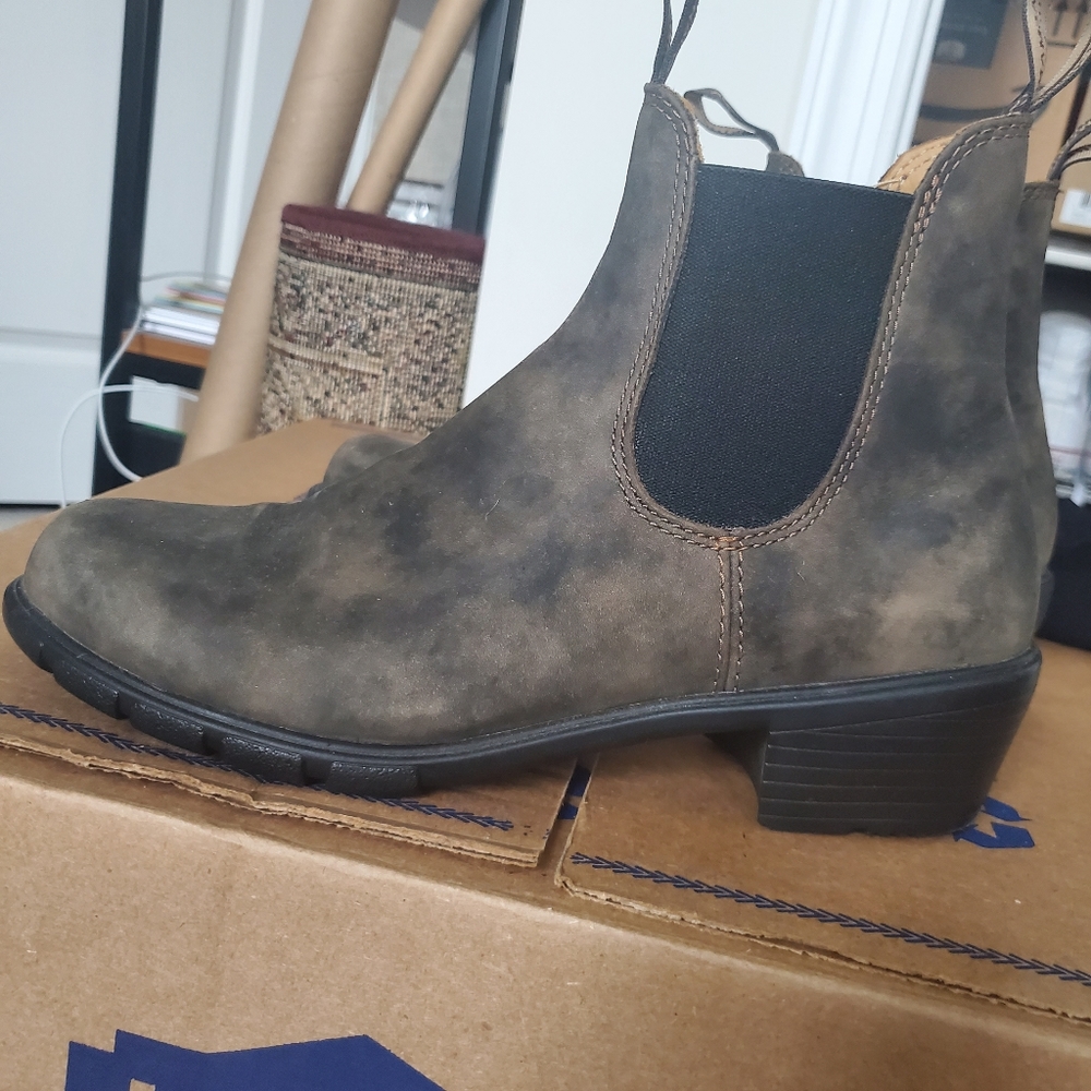 Blundstone 1677 Heeled Boot in Rustic Brown